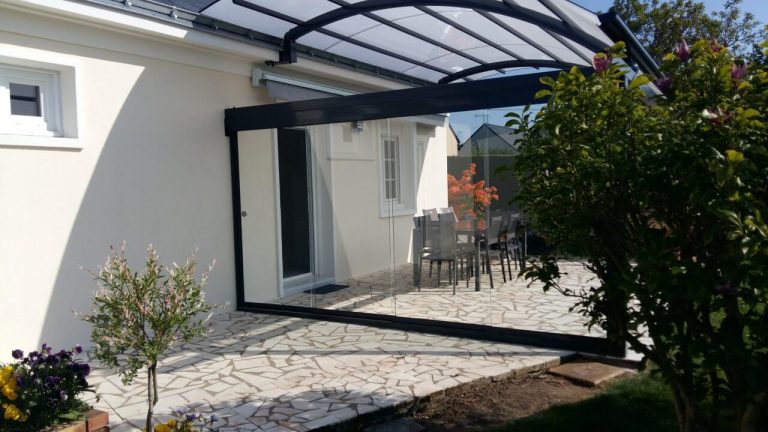 Abri de terrasse gris anthracite opalin + fermeture vitrée coulissante